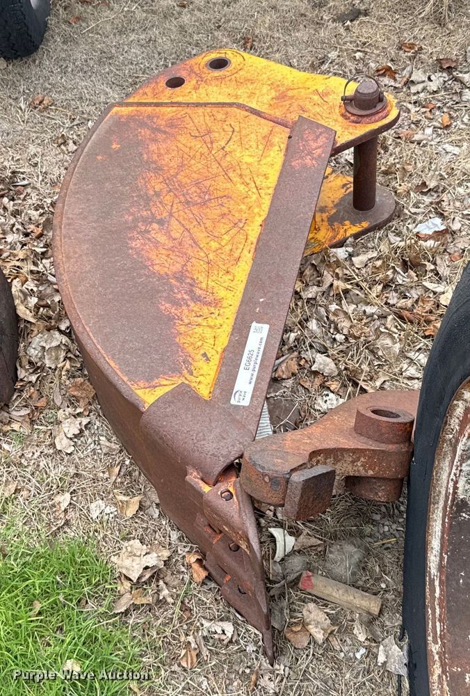 12" W backhoe bucket - EG6625