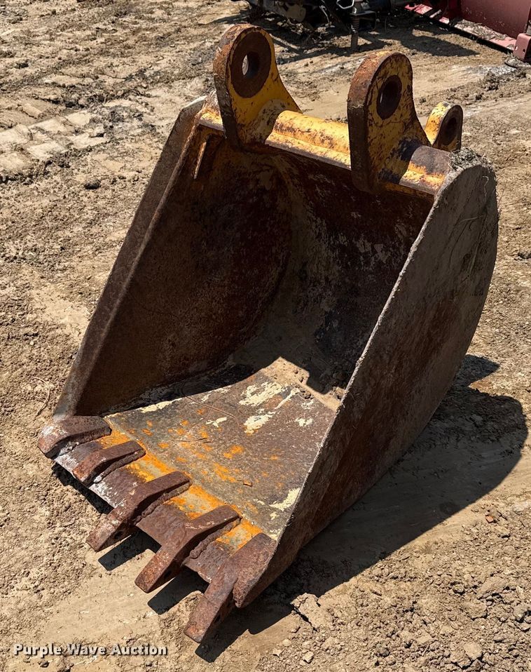 24" W excavator bucket - EG8091