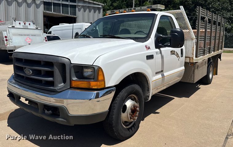 1999 Ford F350 Super Duty flatbed pickup truck - EG8125