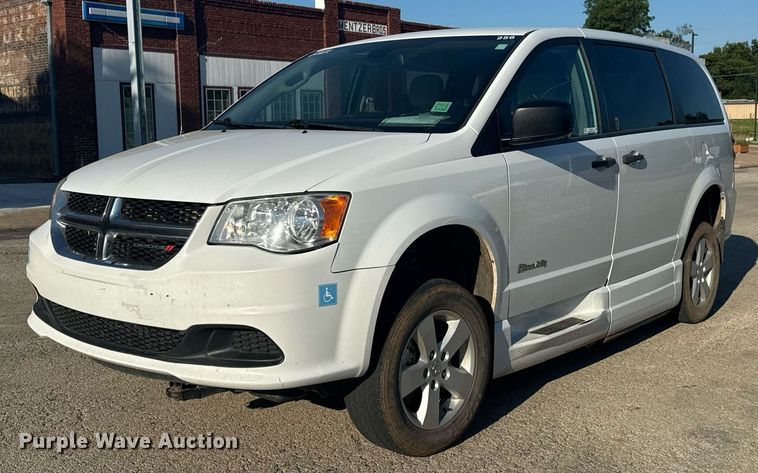 2019 Dodge Grand Caravan handicap accessible van - EG8133
