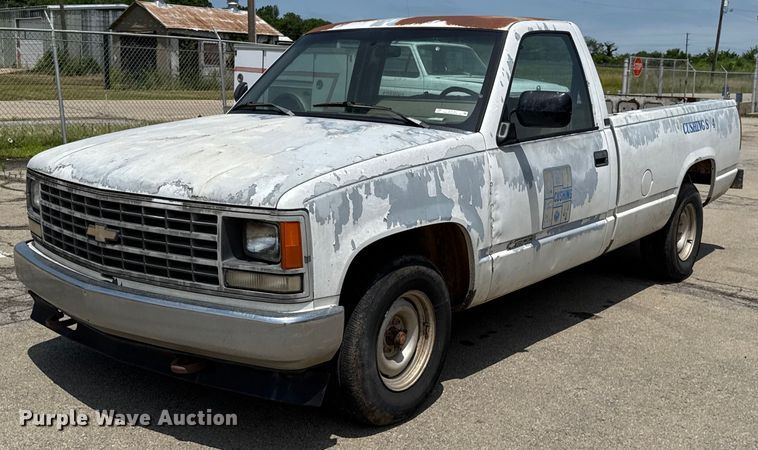 1992 Chevrolet C1500 pickup truck - EJ4743