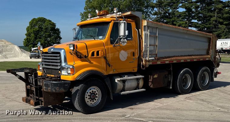2009 Sterling L8500 Series dump truck - EM2049