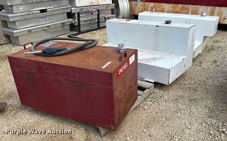 (3) fuel tanks - EM2064