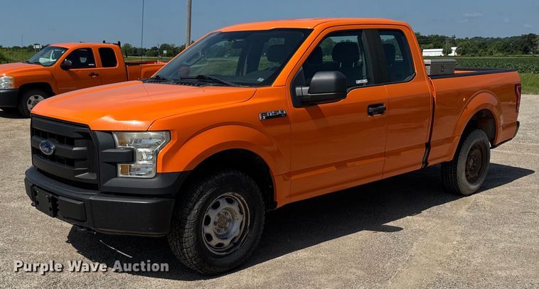 2016 Ford F150 XL SuperCab pickup truck - EM2074