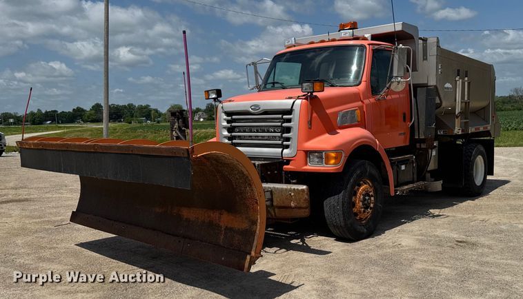 2004 Sterling Truck L7500 Series dump truck - EM2077