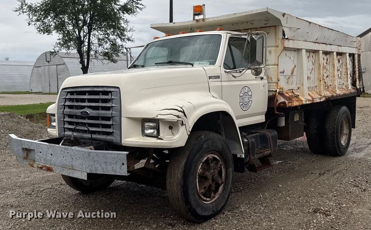 1998 Ford F700 dump truck - EM2079