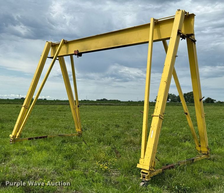 A frame hoist - EM2099