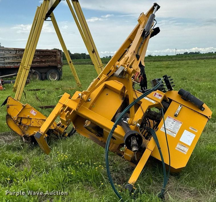 2019 Tiger 7496951T side boom flail mower - EM2100