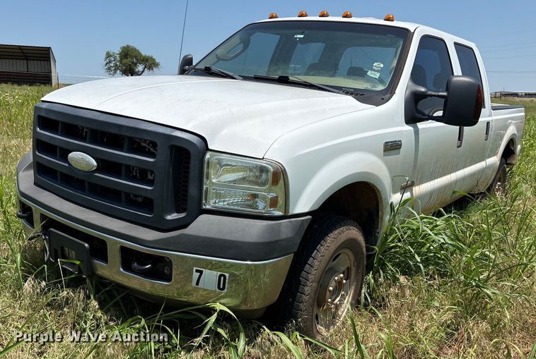 2007 Ford F250 Super Duty Crew Cab pickup truck - EM2609