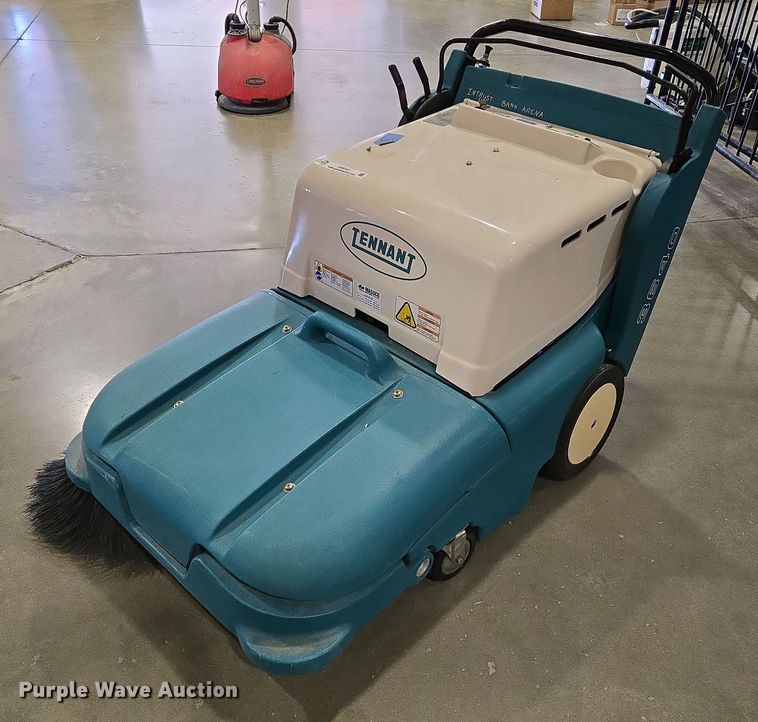 Tennant 3640 floor scrubber - EN8167