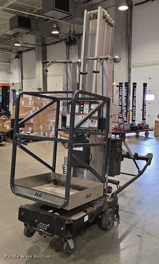 JLG 36AM vertical lift - EN8182