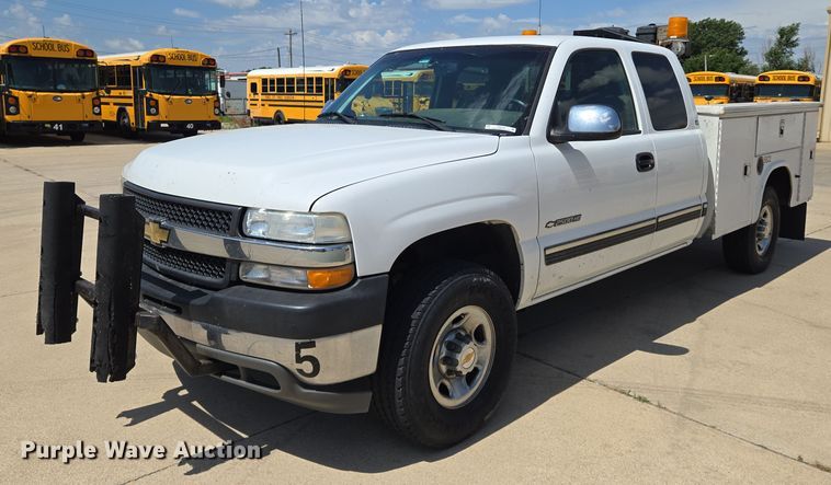 2001 Chevrolet Silverado 2500HD Ext. Cab utility bed pickup truck - EN8196