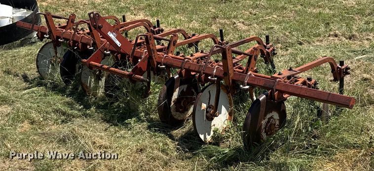International Harvester 70 field cultivator - ER2032