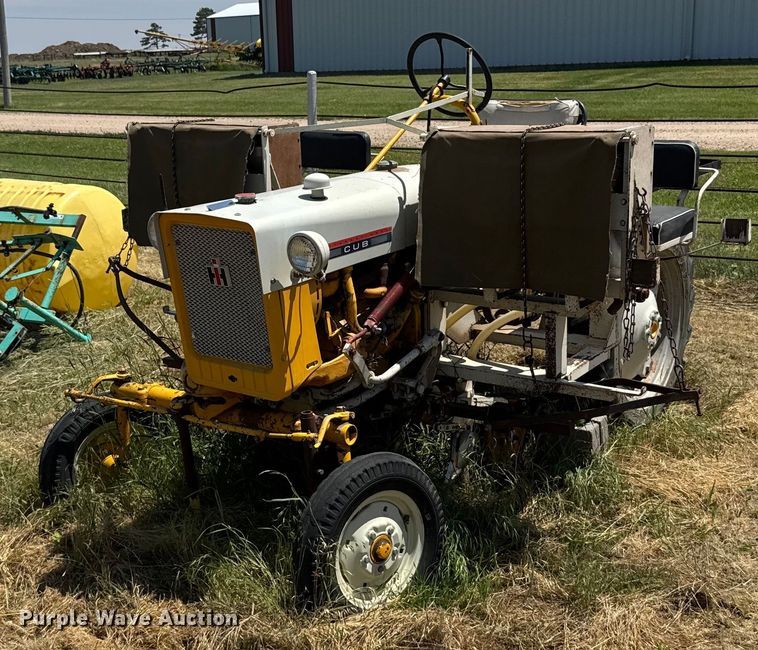 International Cub tractor - ER2054