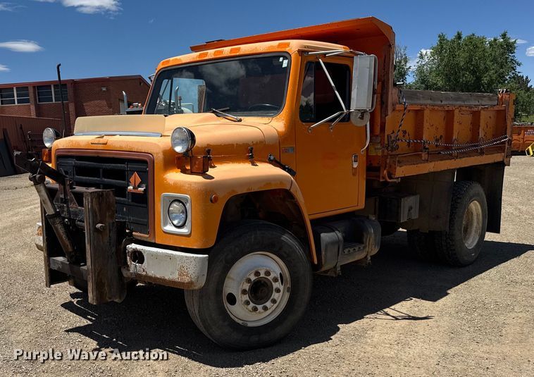 1989 International 1954 dump truck - ER2076