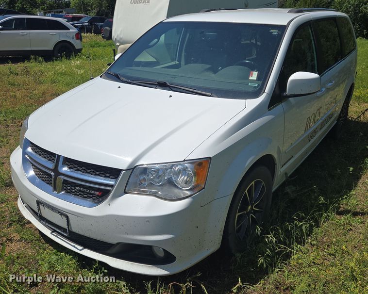 2017 Dodge Grand Caravan SXT handicap accessible van - ER5399