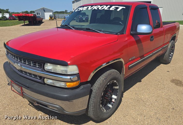 2001 Chevrolet Silverado 1500 Ext. Cab pickup truck - ER5440