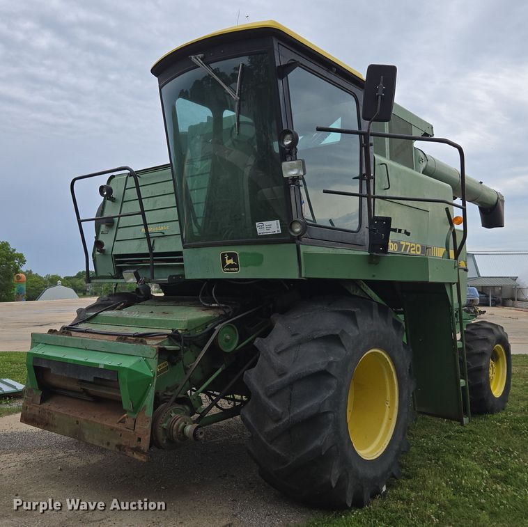 1980 John Deere 7720 combine - DU7873