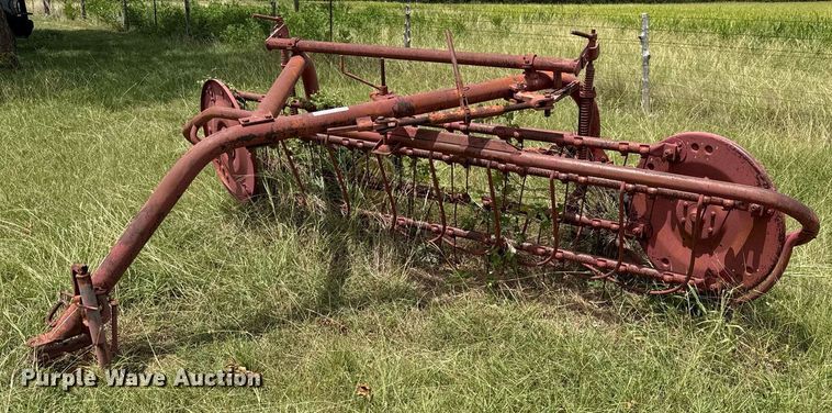 Massey Ferguson 37 hay rake - DX5605