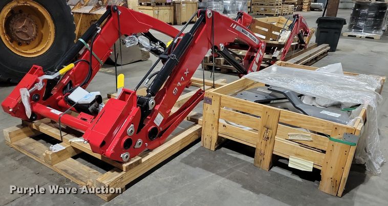 2020 Massey Furgeson  911 X loader - DX7083