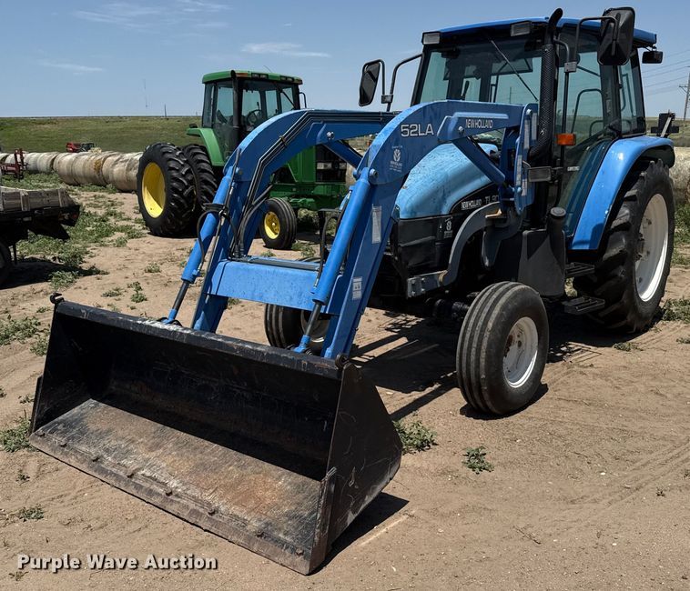New Holland TL90 tractor - DZ8548