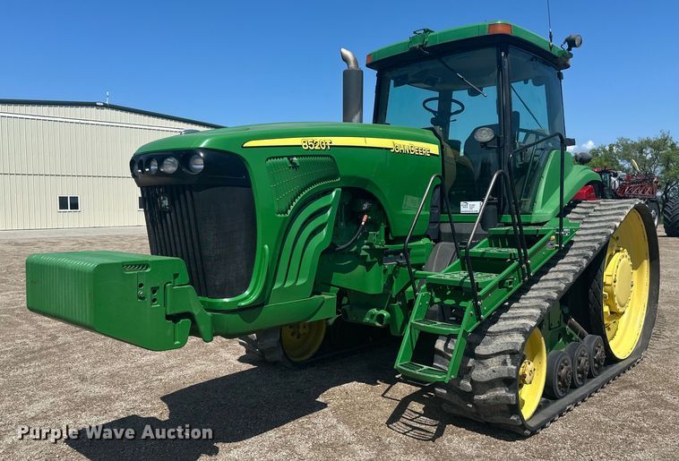 2004 John Deere 8520T tractor - EB2690