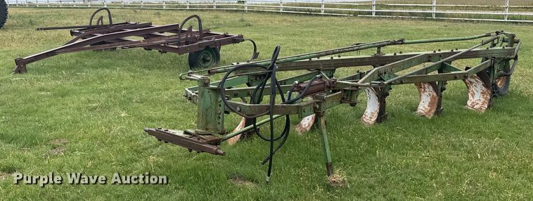 John Deere five bottom plow - EG6600