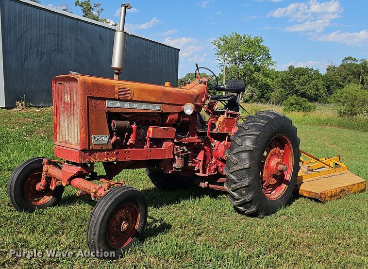 1963 International Harvester Farmall 706 tractor - EO1079