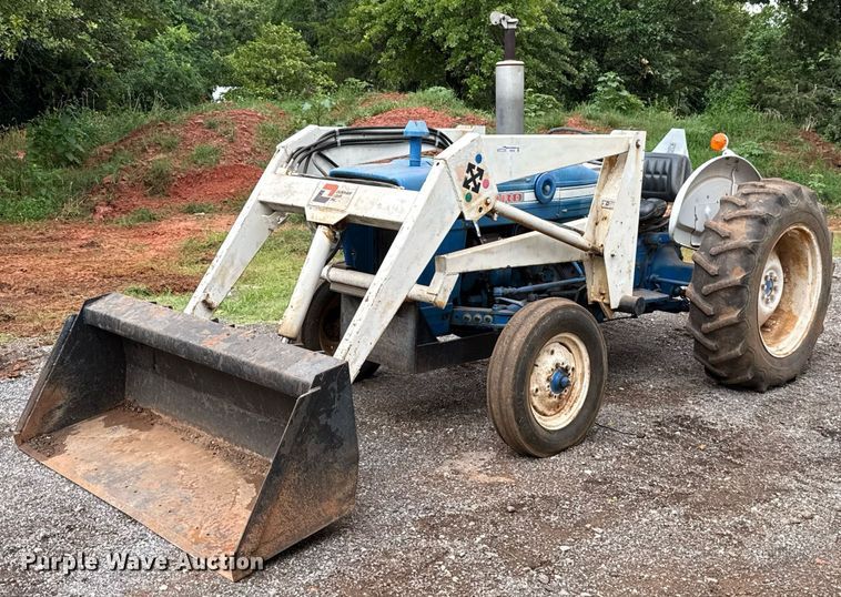 1973 Ford 3000 tractor - HI9258