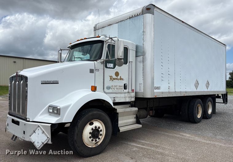 2012 Kenworth T800 Series box truck - DM1914