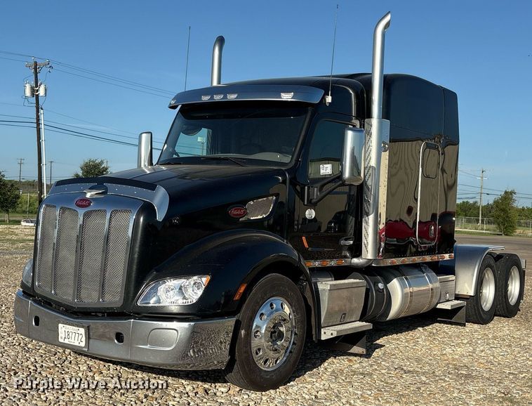 2015 Peterbilt 579 semi truck - DM1919