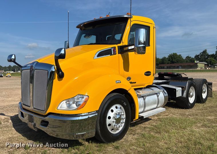 2020 Kenworth T680 semi truck - DM1922