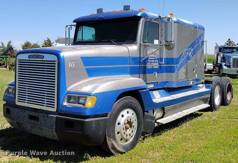 1993 Freightliner FLD semi truck - DP5009