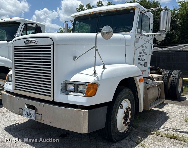 1997 Freightliner FLD120 semi truck - DS3766