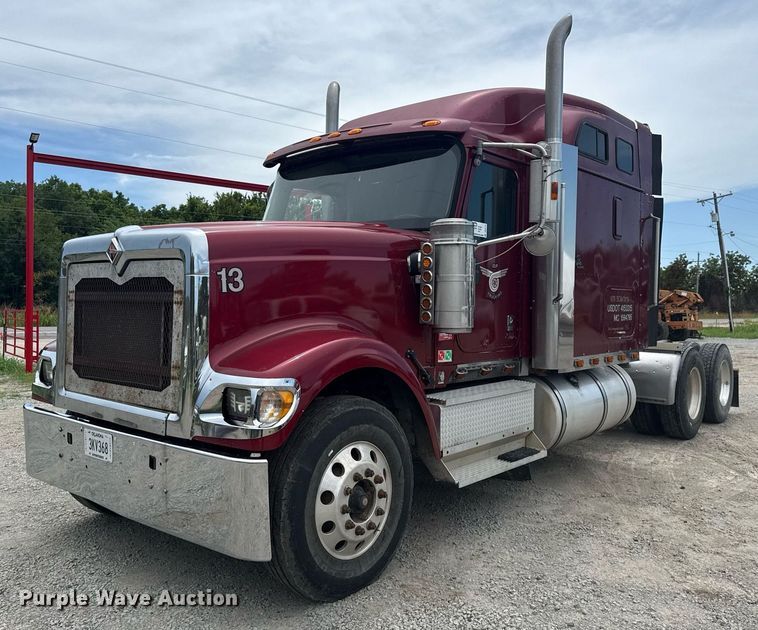 2000 International 9900i semi truck - DS3773