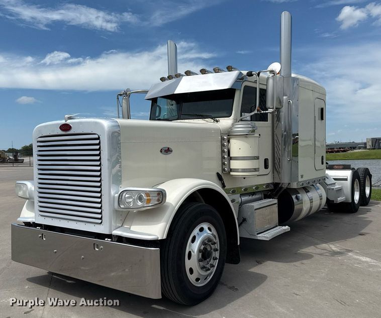 2018 Peterbilt 389 semi truck - DS3793