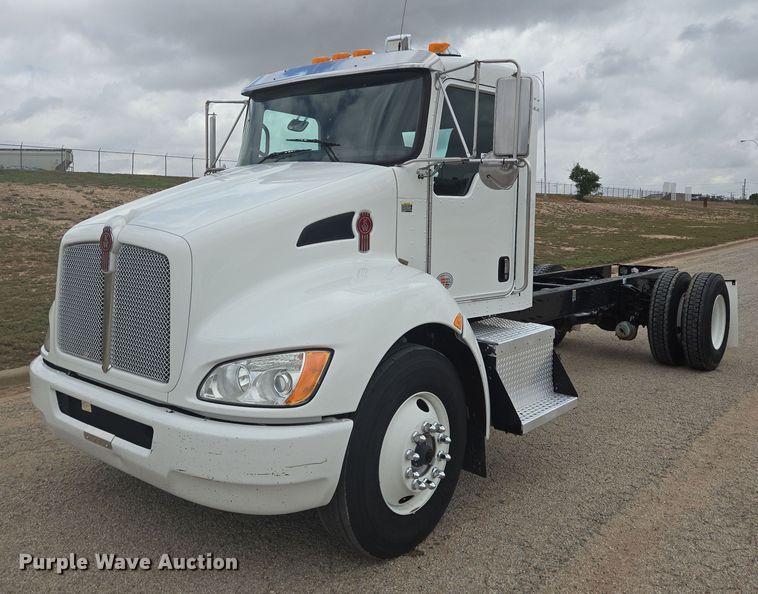 2013 Kenworth T370 truck cab and chassis - DT4916
