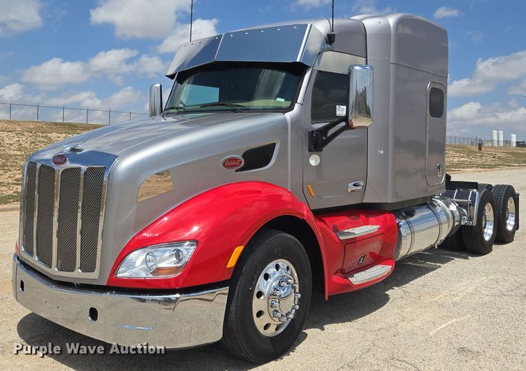 2015 Peterbilt 579 semi truck - DT4917