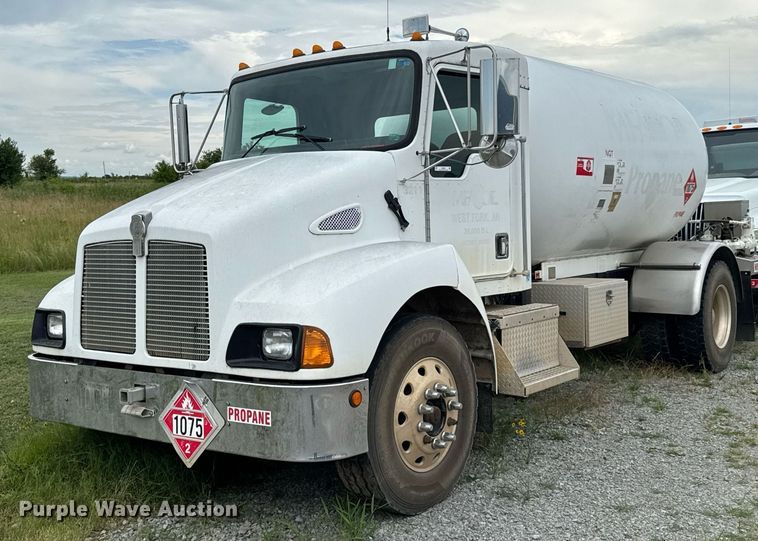 1999 Kenworth propane delivery truck - DU9230