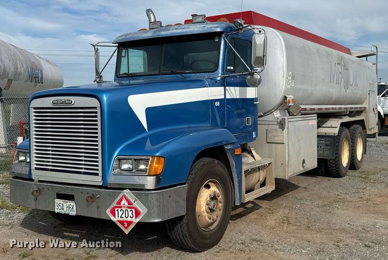 1998 Freightliner Conventional fuel truck - DU9232