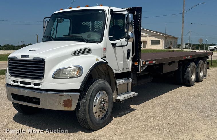 2004 Freightliner Business Class M2 flatbed truck - DU9948