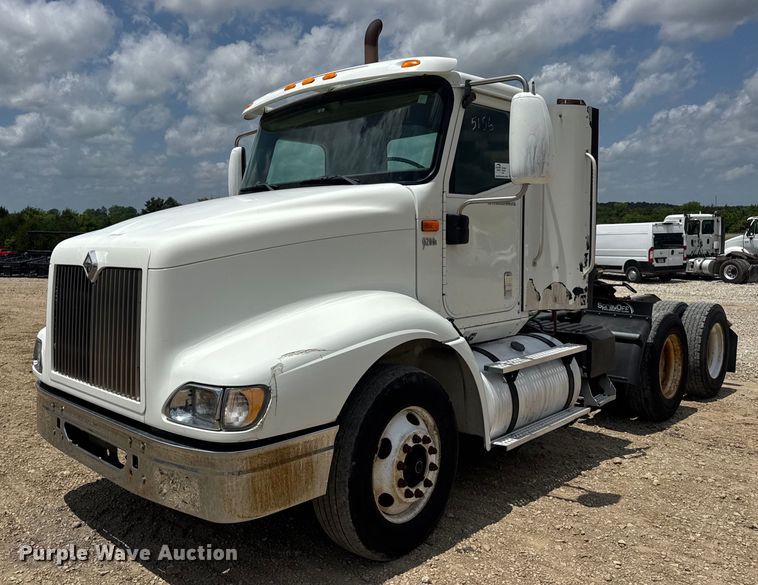 2007 International 9200i semi truck - DV4216