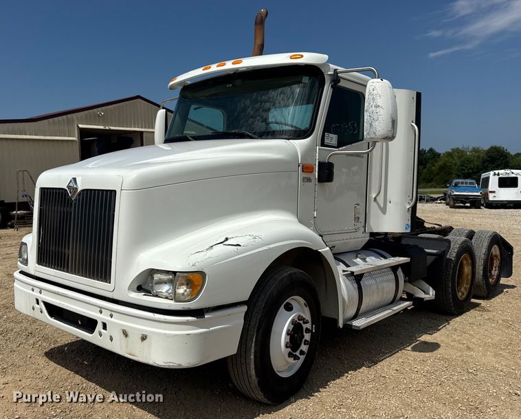 2007 International 9200i semi truck - DV4218