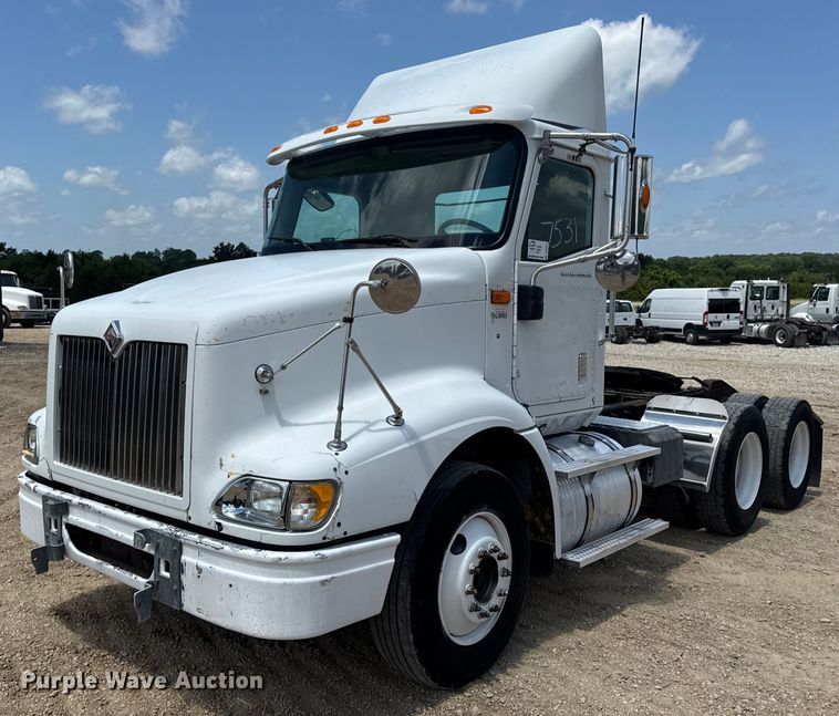 2005 International 9200i semi truck - DV4231