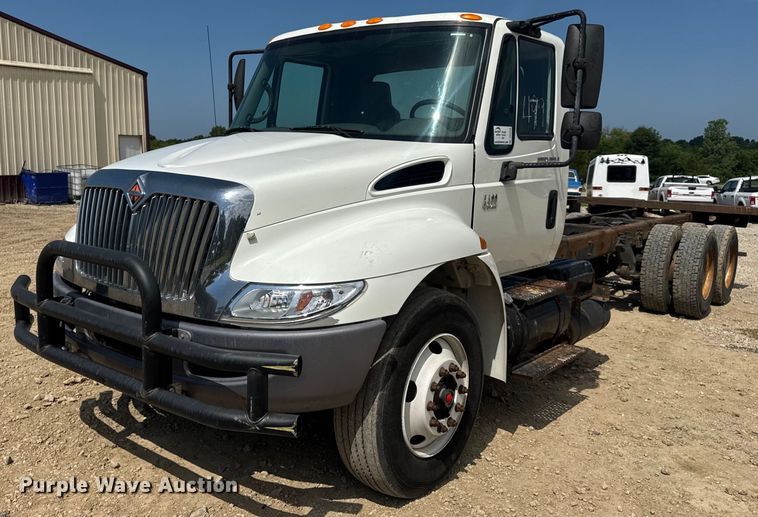 2007 International 4400 truck cab and chassis - DV4238