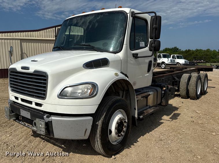 2013 Freightliner Business Class M2 106 truck cab and chassis - DV4240