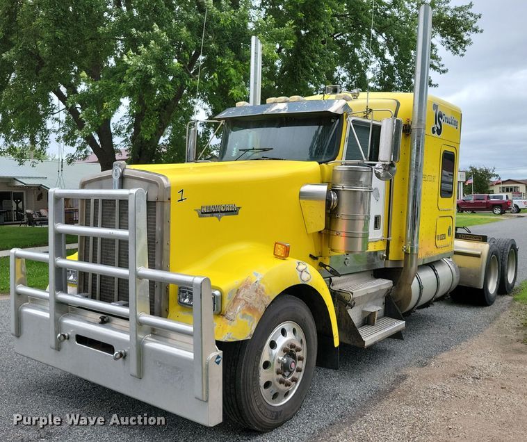 1999 Kenworth  W900L semi truck - DX7104