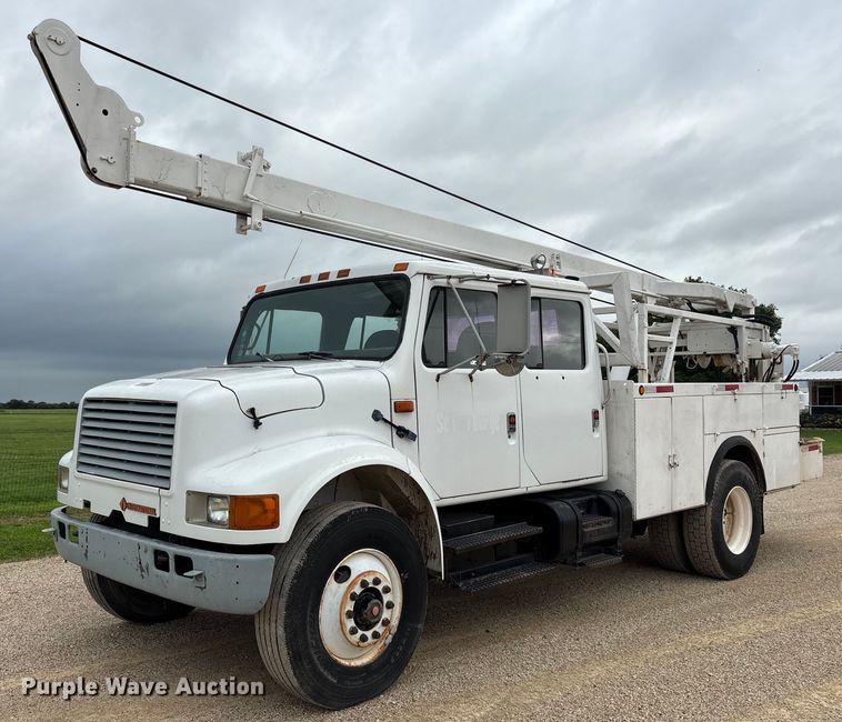 1990 International 4600 pulling truck - DY0655