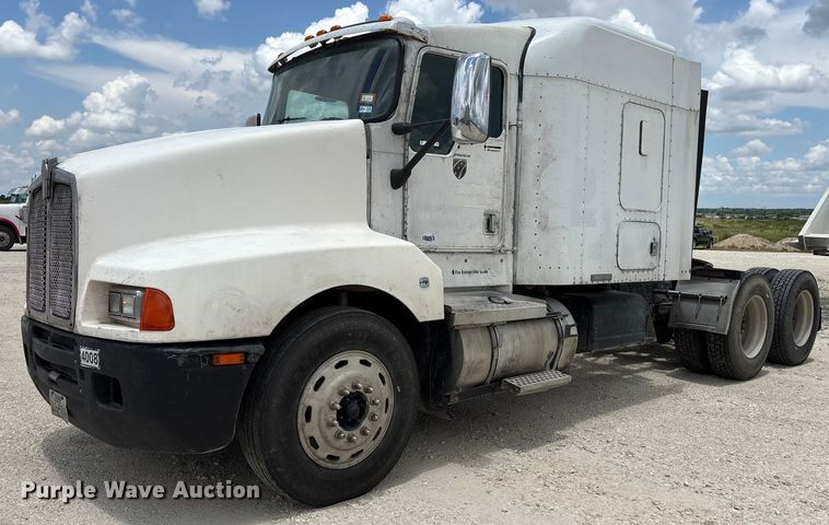 1999 Kenworth T600 semi truck - DY0699