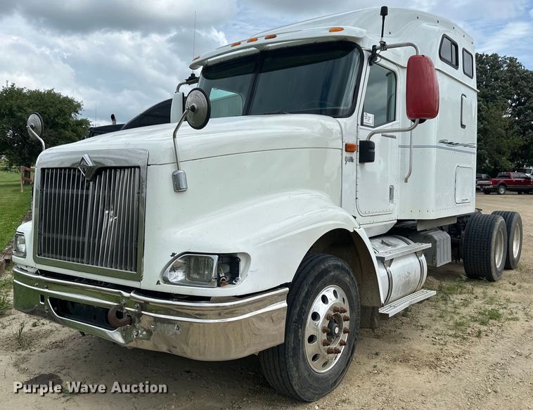 2005 International 9400I semi truck - EB2697